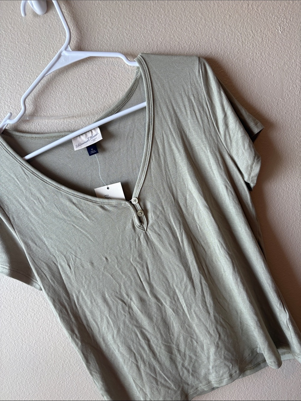 ✨NWT~Universal Thread Tee✨ - Picture 2 of 4